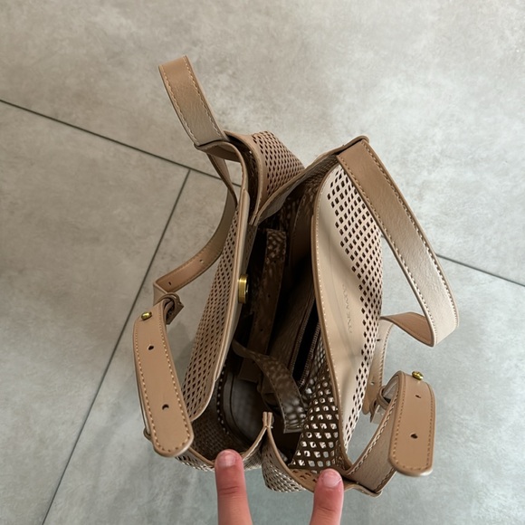 Tan leather shoulder bag - Picture 5 of 6